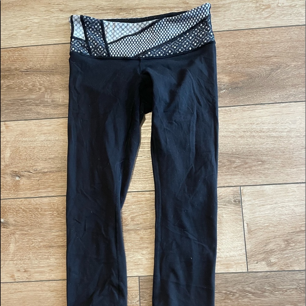 Lululemon patterned crop leggings